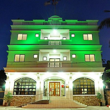 El Haciendero Private Hotel Iloilo Esterno foto