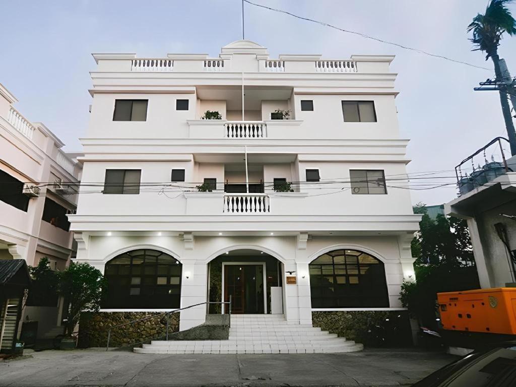 El Haciendero Private Hotel Iloilo Esterno foto