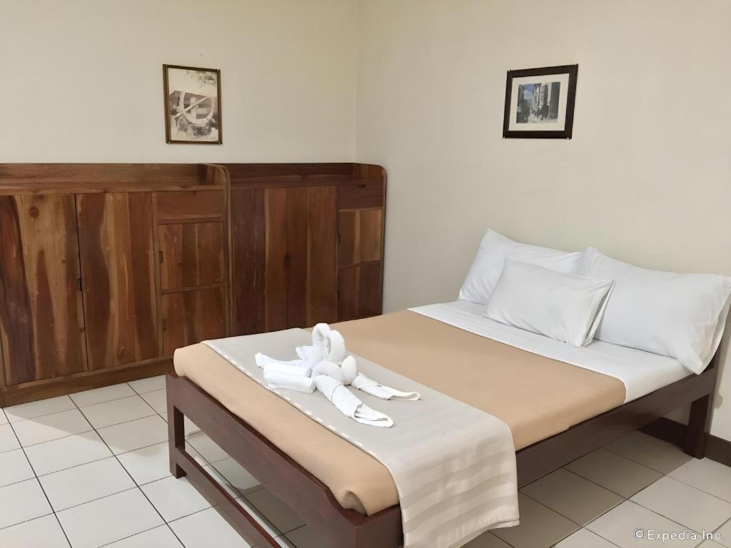 El Haciendero Private Hotel Iloilo Esterno foto