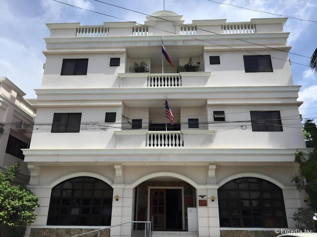El Haciendero Private Hotel Iloilo Esterno foto