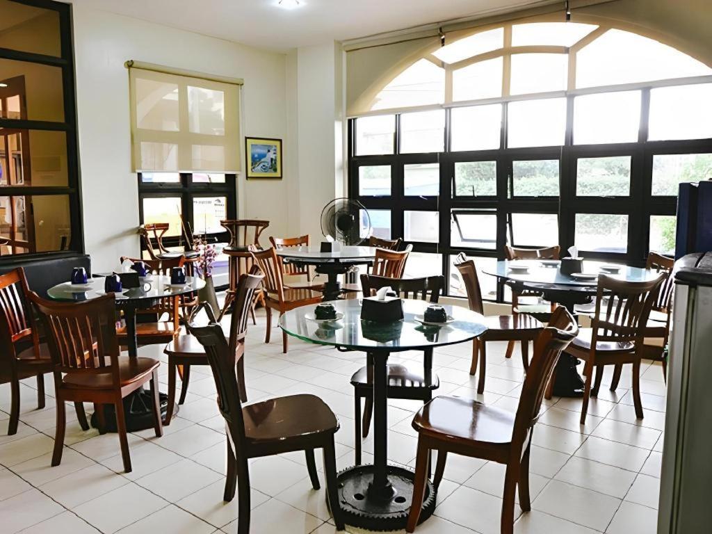 El Haciendero Private Hotel Iloilo Esterno foto