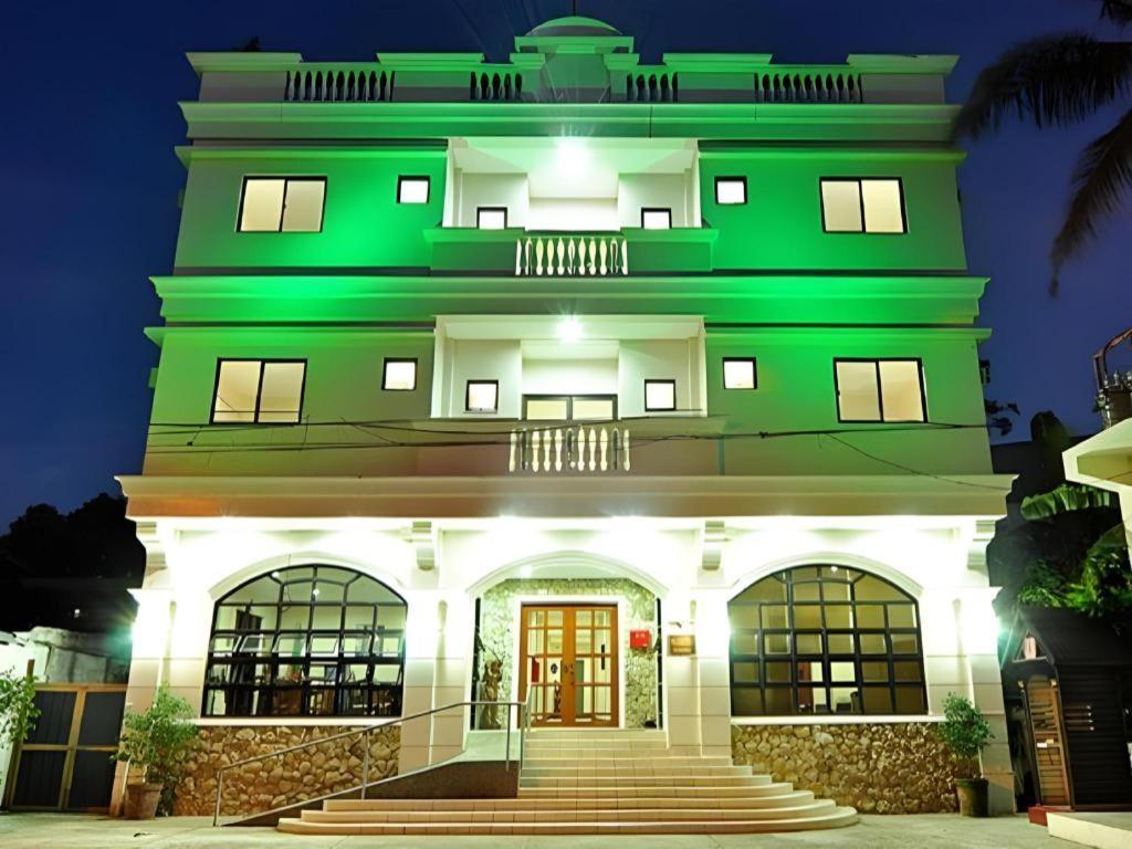 El Haciendero Private Hotel Iloilo Esterno foto
