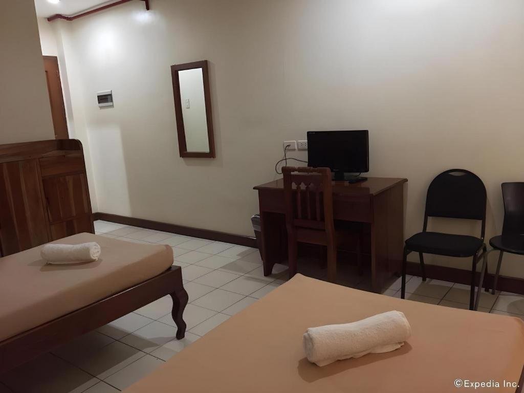 El Haciendero Private Hotel Iloilo Esterno foto