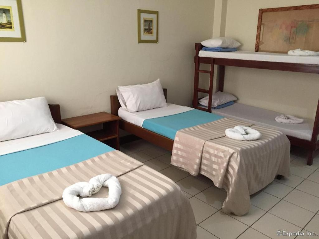 El Haciendero Private Hotel Iloilo Esterno foto