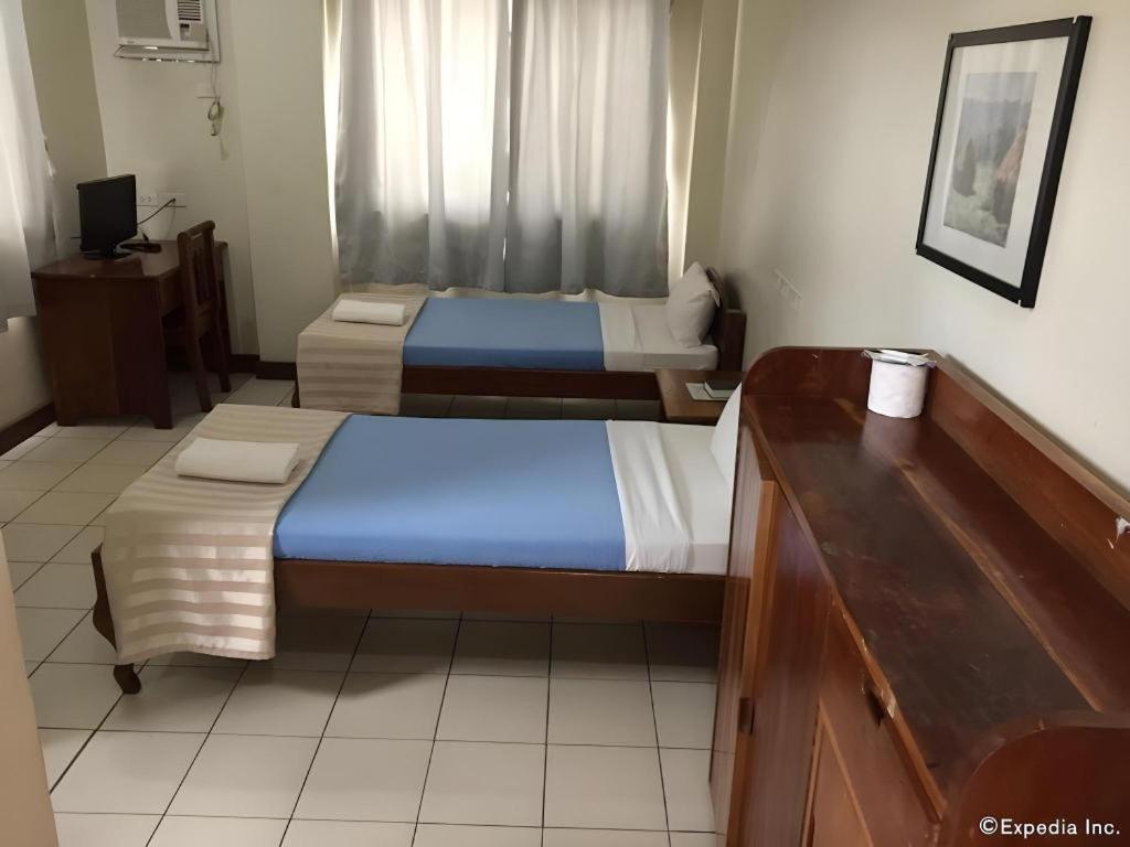 El Haciendero Private Hotel Iloilo Esterno foto