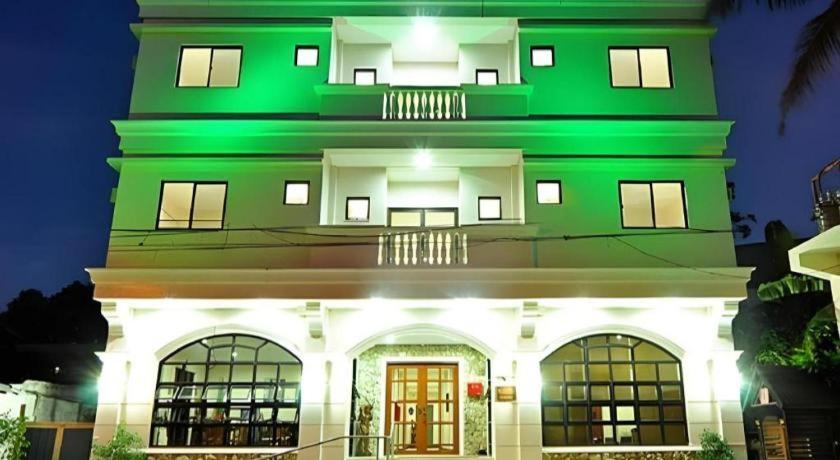 El Haciendero Private Hotel Iloilo Esterno foto