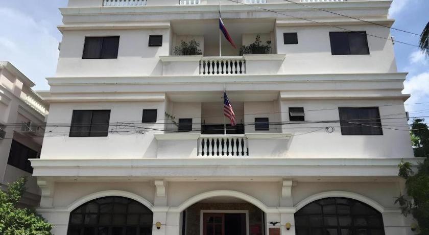 El Haciendero Private Hotel Iloilo Esterno foto