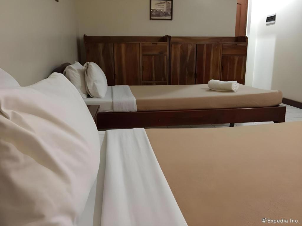 El Haciendero Private Hotel Iloilo Esterno foto