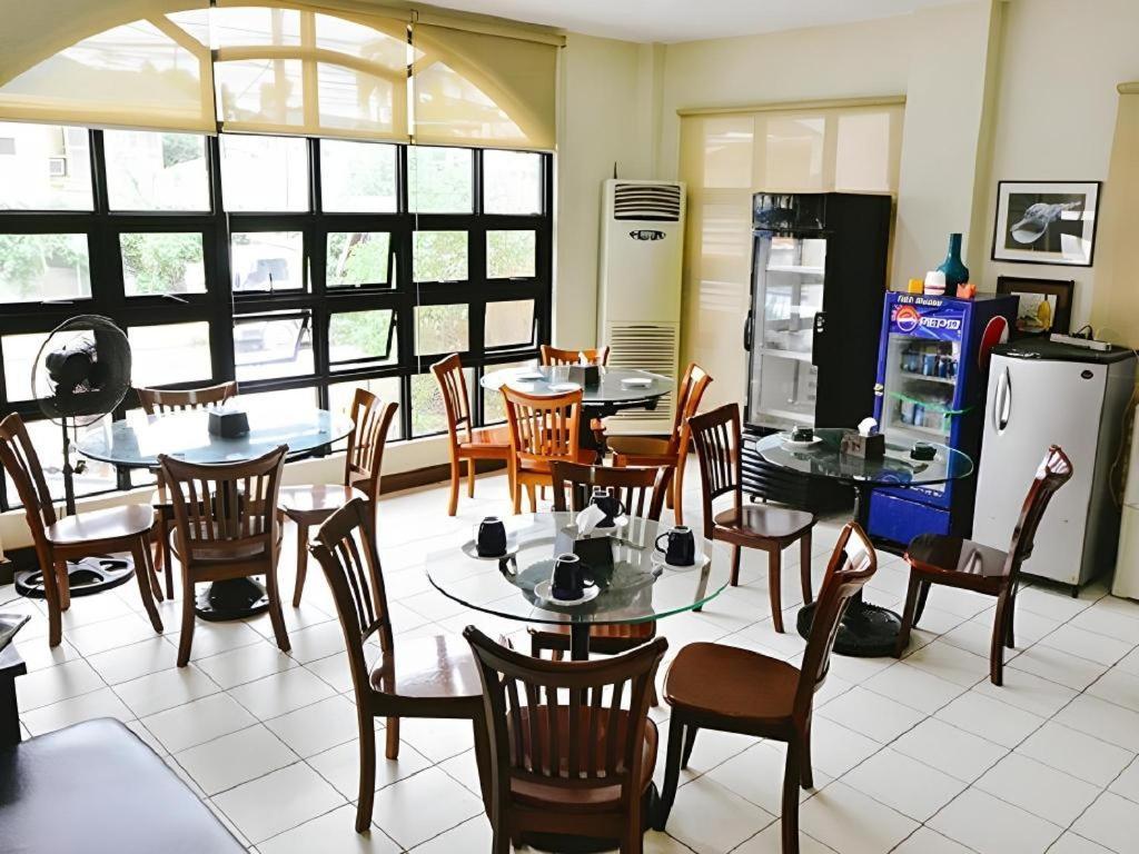 El Haciendero Private Hotel Iloilo Esterno foto