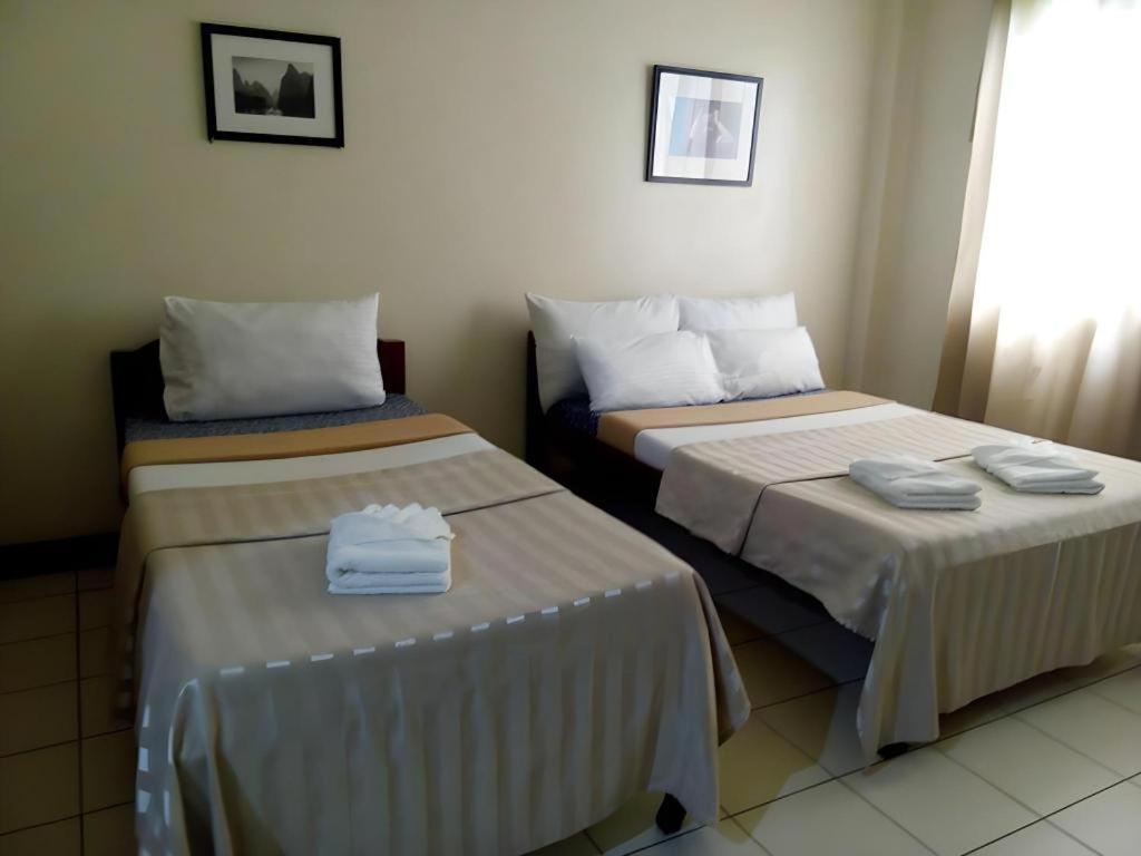 El Haciendero Private Hotel Iloilo Esterno foto