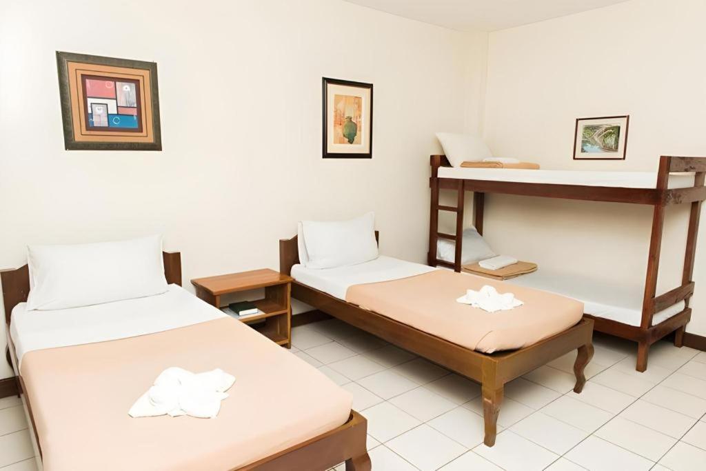 El Haciendero Private Hotel Iloilo Esterno foto