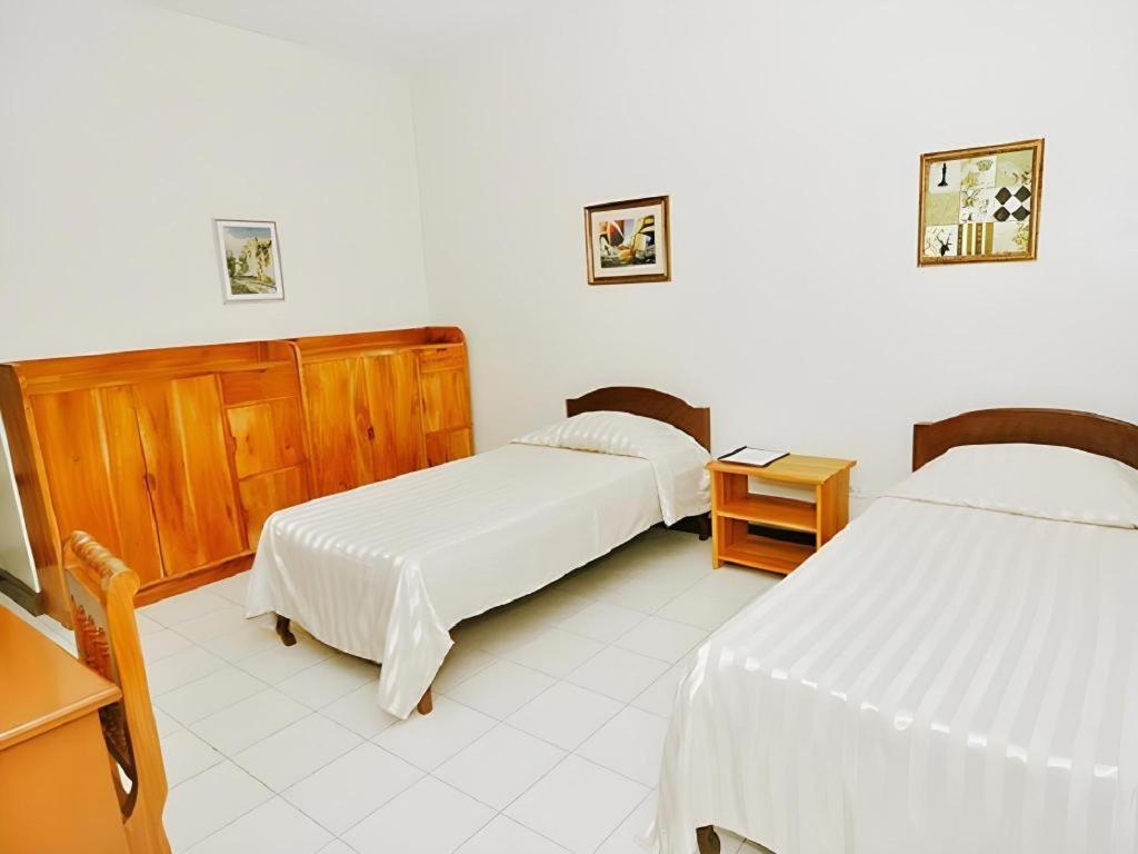 El Haciendero Private Hotel Iloilo Esterno foto
