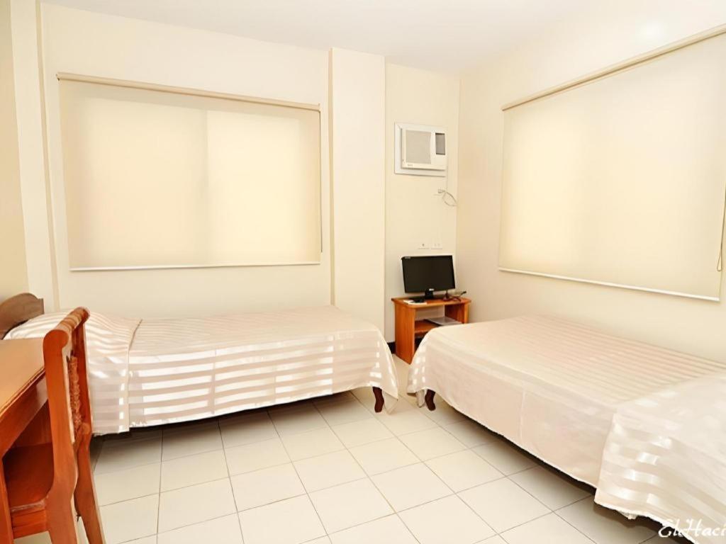 El Haciendero Private Hotel Iloilo Esterno foto