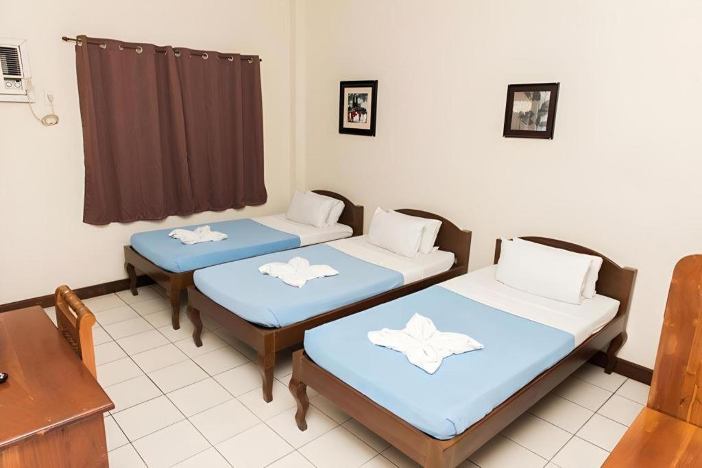 El Haciendero Private Hotel Iloilo Esterno foto